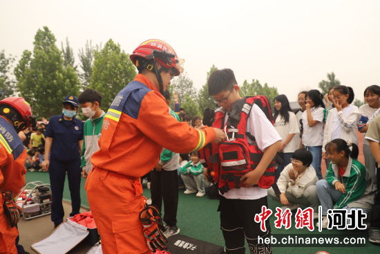 消防主题宣传活动现场。 王林 摄