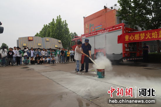 消防主题宣传活动现场。 王林 摄